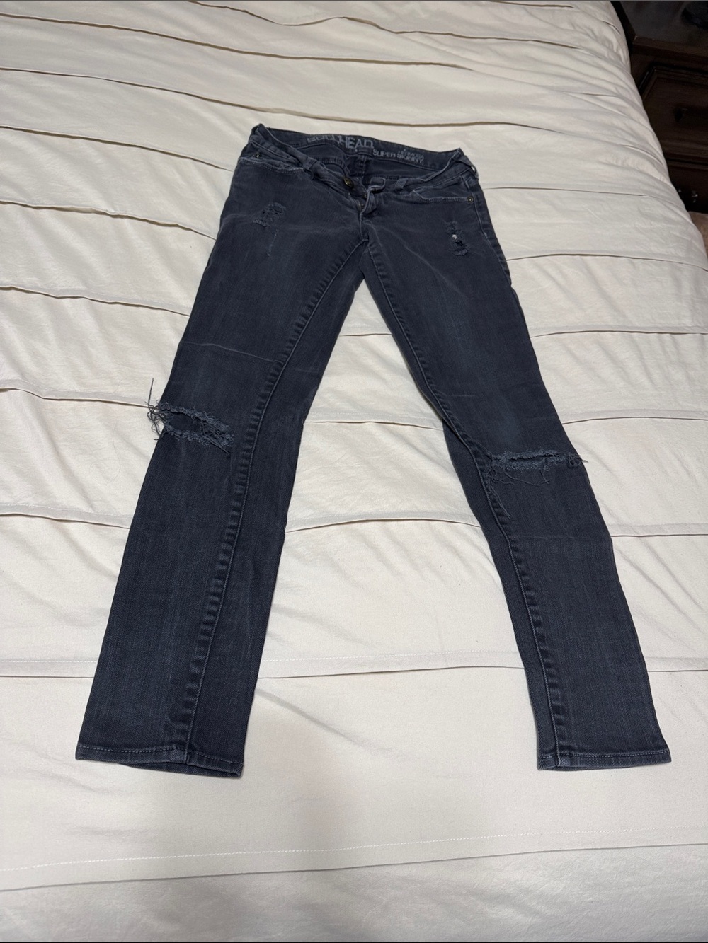Bullhead Women's Skinny Jeans in Dark Gray with Knee Rips